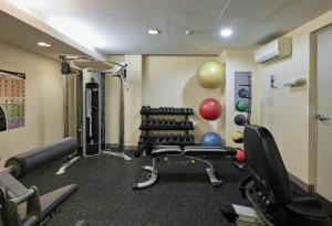 Γυμναστήριο ή/και όργανα γυμναστικής στο Midtown E 1BR w DM Elevator nr Bloomingdales NYC-1199