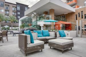 Posezení v ubytování Studio City 2BR w Gym Pool WD nr TJ WF LAX-597