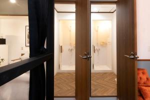Koupelna v ubytování 【5/24NEW OPEN】浅草徒歩3分/Max9名/無料駐車場/渋谷直通 + 8 fotografií