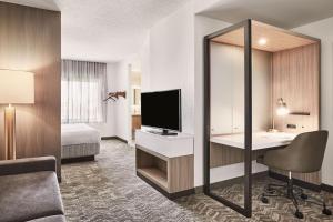 TV a/nebo společenská místnost v ubytování SpringHill Suites Phoenix Tempe Airport