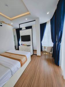 Postel nebo postele na pokoji v ubytování Hân Cao Hotel
