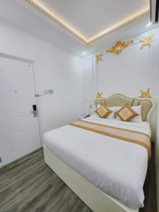 Postel nebo postele na pokoji v ubytování Hân Cao Hotel