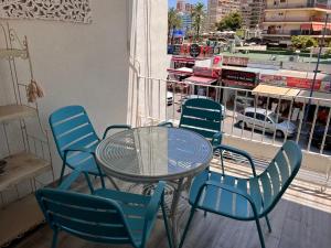 a table and chairs on a balcony with a view of a city at Apartamento Vintage Benidorm in Benidorm