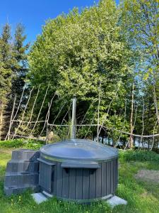 a hot tub sitting in the grass in a field at Sveikatinimas kaime in Vilkaviškis