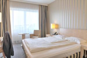 Ein Bett oder Betten in einem Zimmer der Unterkunft relexa Hotel Ratingen City