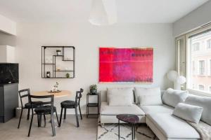 Modern 31sqm studio in Helsinki tesisinde bir oturma alanı