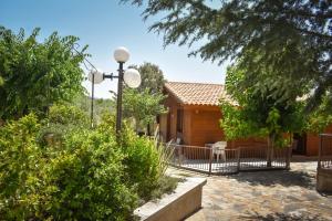 a house with a gate in front of a yard at Complejo Rural La Tejera in Elche de la Sierra