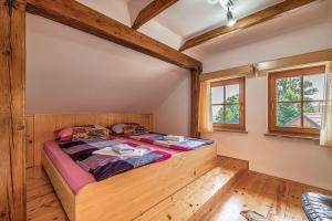 um quarto com uma cama de madeira num quarto em Vineyard Cottage Stepan - Happy Rentals em Črnomelj