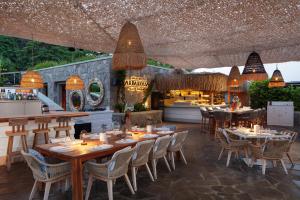Restaurace v ubytování Caresse, a Luxury Collection Resort & Spa, Bodrum