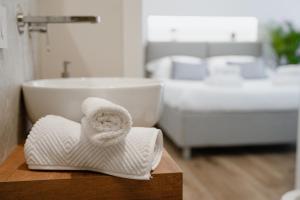 Postel nebo postele na pokoji v ubytování Be Your Home - Riviera Suites