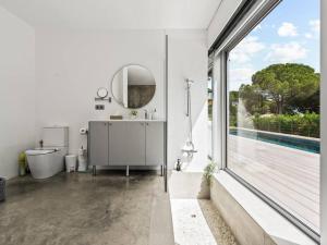 Bazén v ubytování Design villa sea views and lap pool nebo v jeho okolí
