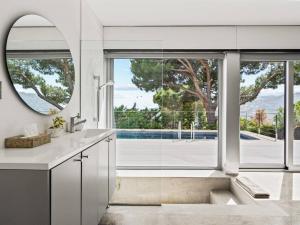 Fotografie z fotogalerie ubytování Design villa sea views and lap pool v destinaci Cabrils