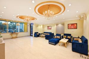 Hotel SKS Grand Palace-Vrindāvan的休息区