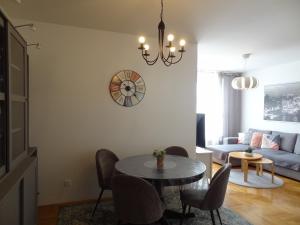 Posedenie v ubytovaní Well-equipped apartment with free parking