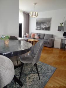 Posedenie v ubytovaní Well-equipped apartment with free parking