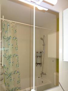 Kúpeľňa v ubytovaní Well-equipped apartment with free parking