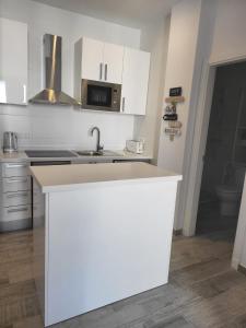 Kuchnia lub aneks kuchenny w obiekcie Beach Apartment - Benalmadena Costa