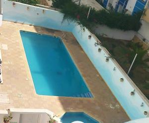 an overhead view of a large swimming pool at cozy appartement D6 in Hammamet