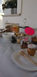 Jedlo v ubytovaní bed & breakfast alebo blízkom okolí