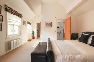 a bedroom with a large bed and a couch at Regency Stables in Brighton & Hove