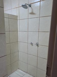 Sleep 'n Go Guesthouse的一间浴室