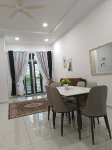 a dining room with a table and chairs at TGG Homestay with Netflix in Kuala Terengganu