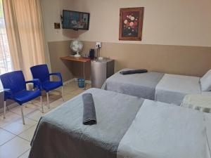 Sleep 'n Go Guesthouse的休息区