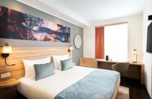 A bed or beds in a room at Leonardo Boutique Hotel Linz City Center