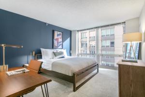 Gallery image of River N 1BR w Gym WD nr Magnificent Mile CHI-162 in Chicago +21 photos