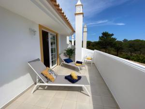 a balcony of a house with a white railing at Casa M Falésia in Albufeira