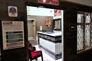 Lobbyn eller receptionsområdet på Goroomgo Teerth Guest House Varanasi Near Temple and Ganga Ghat
