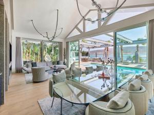 Bazén v ubytování Biblos Resort Alaçatı nebo v jeho okolí