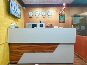 TV a/nebo společenská místnost v ubytování HOTEL VIRAT GRAND
