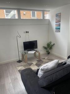 a living room with a couch and a tv at Lovely one bed Fitzrovia/soho in London