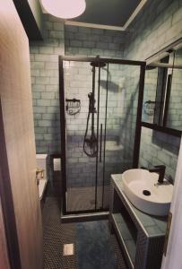 Koupelna v ubytování Elpida Suites