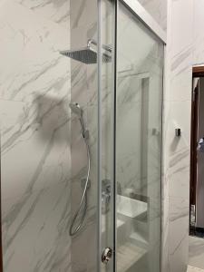 Apartamenty Browar Luxury Old Town Poznań 24h的一间浴室