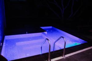 Bazén v ubytování Sigiriya Water Cottage nebo v jeho okolí