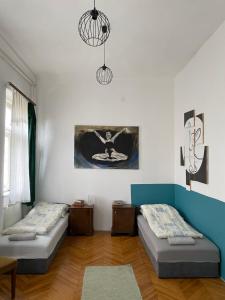 A seating area at Kaleidoszkóp Ház Hostel