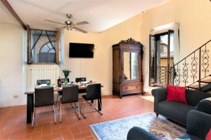 a living room with a table and chairs at Central, Stylish with Terrace 6 Pax in Volterra