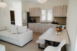 Kuchyň nebo kuchyňský kout v ubytování Twin Suns Luxury Villas