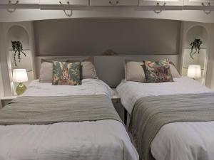 Ένα ή περισσότερα κρεβάτια σε δωμάτιο στο Heather Cottage Luss