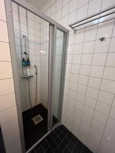 Kylpyhuone majoituspaikassa Vuojoen Kartano