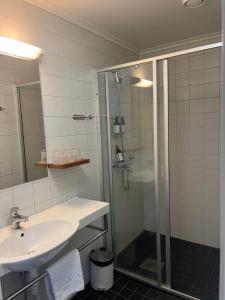 Kylpyhuone majoituspaikassa Vuojoen Kartano
