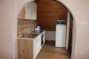 Kuchyňa alebo kuchynka v ubytovaní Apartment in Balatonkeresztur 36546