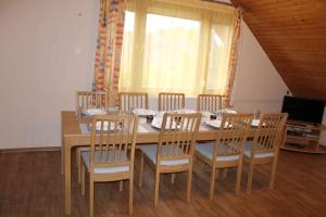 Televízia a/alebo spoločenská miestnosť v ubytovaní Apartment in Balatonkeresztur 36546