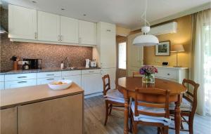 Majoituspaikan Cozy Home In Vorden With Kitchen keittiö tai keittotila