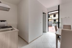 Kuchyň nebo kuchyňský kout v ubytování Wilma Apartment + 12 fotografií