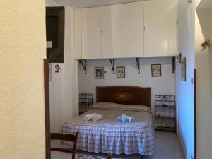 a bedroom with a bed with two pillows on it at Bed & Breakfast 5 Di Spade in Gioiosa Marea