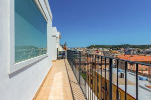 balcón con vistas a la ciudad en Cagliari - Modern Apartment with Terrace!, en Cagliari