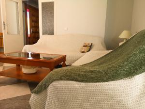Posezení v ubytování Agradable casa con jardín: Casasola